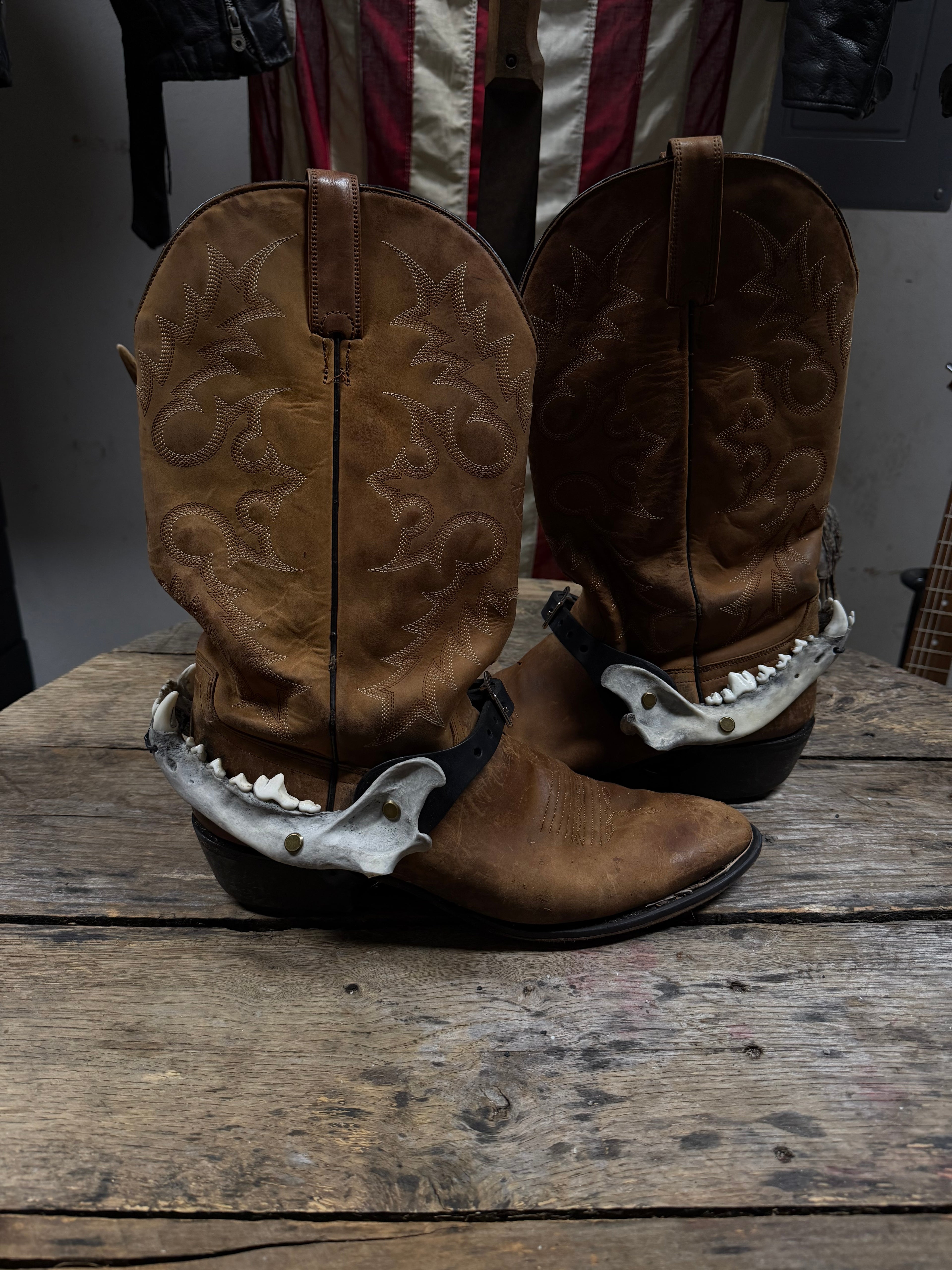 Larger Coyote Jawbone Spurs Pair