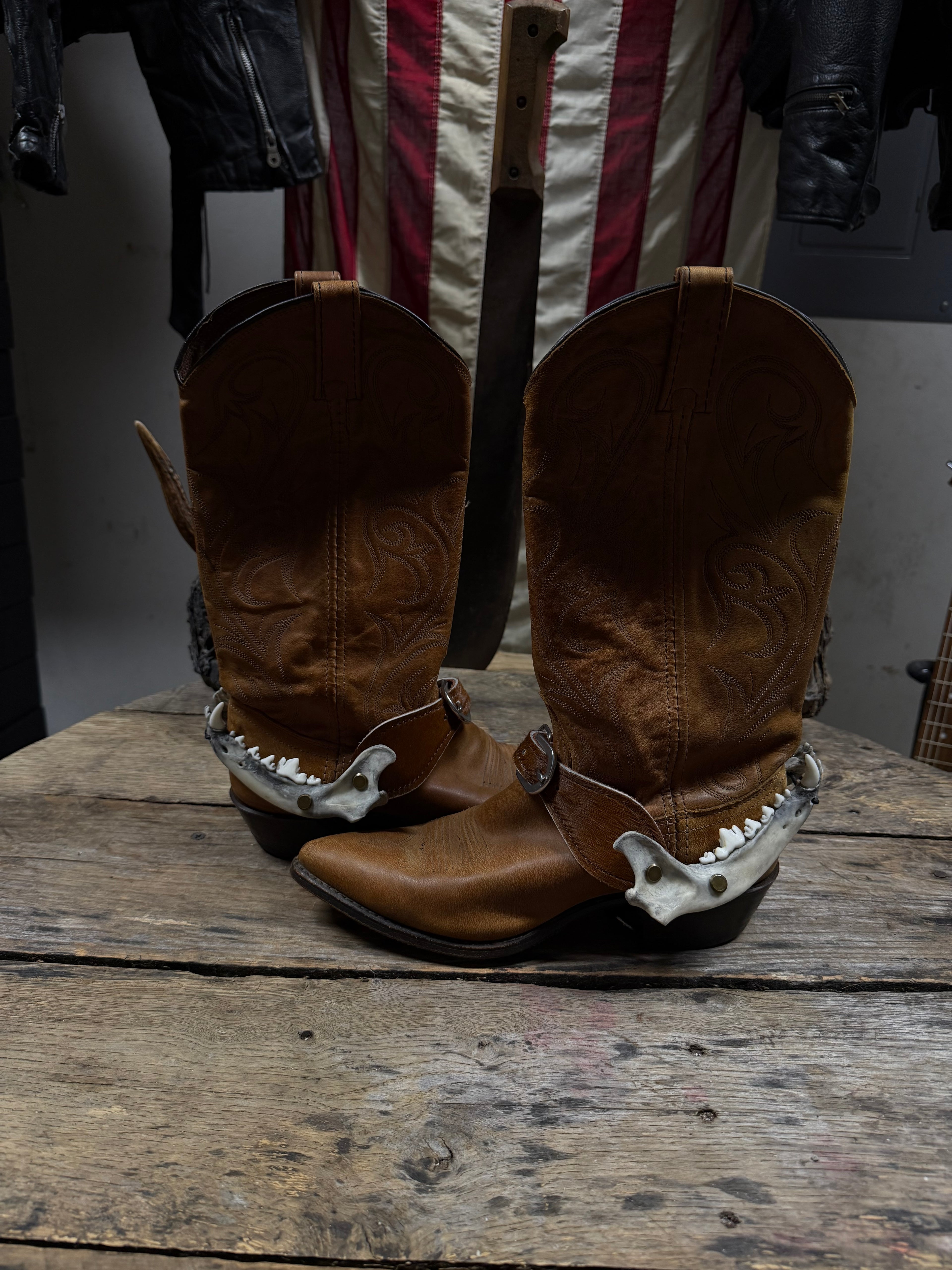 Smaller Coyote Jawbone Spurs Pair